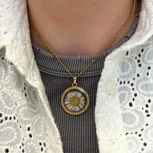 Sku: 0423 vintage vibe gold necklace a chain with a transparent‎ pendant